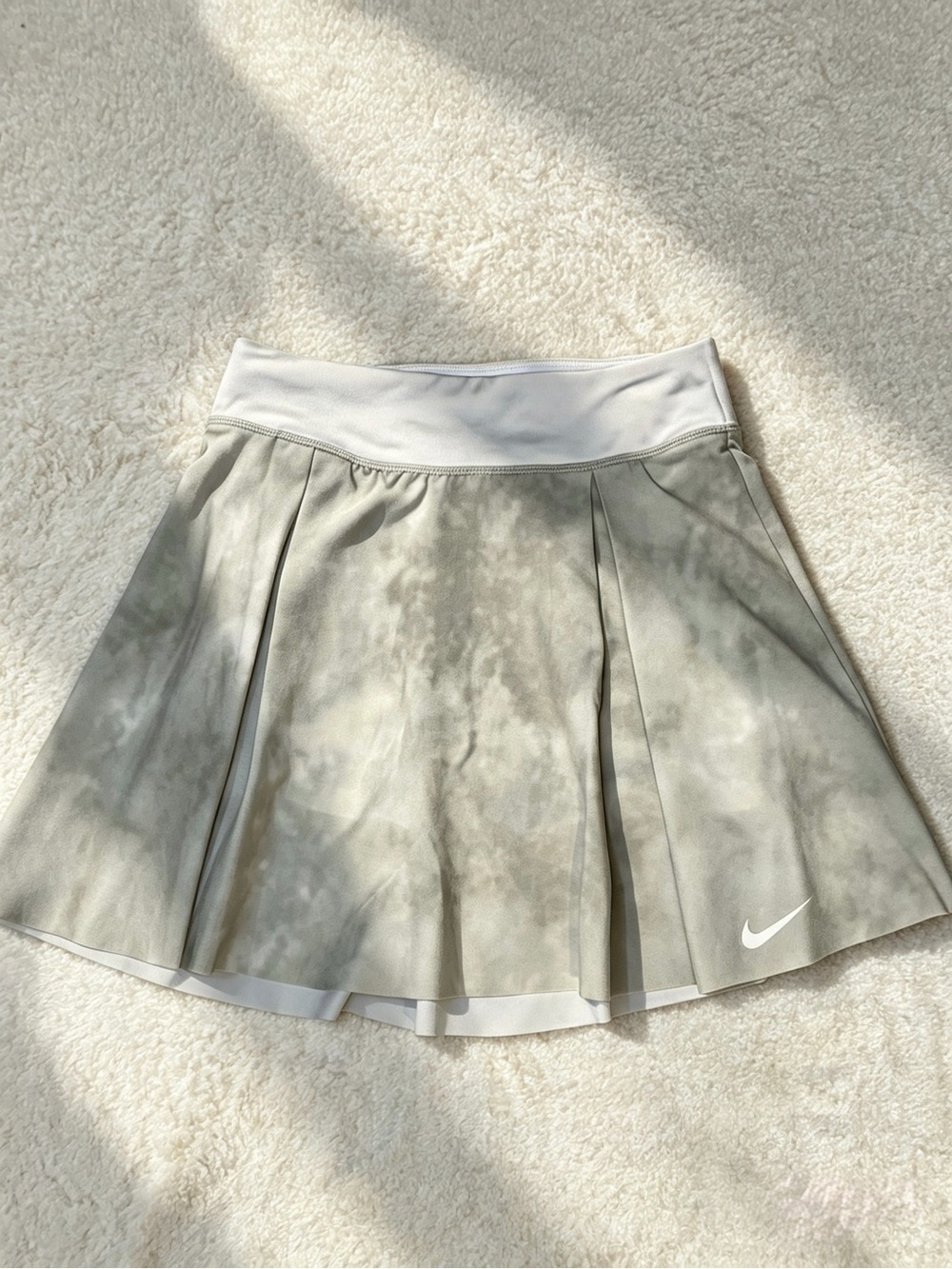 Nike gray & white pleated dri-fit skort with tie-dye effect, size XS-S